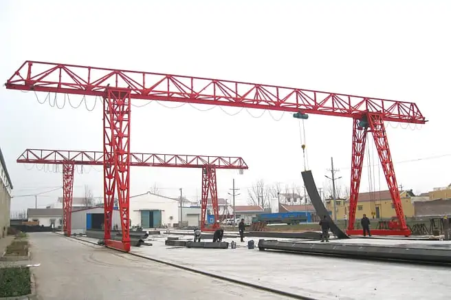 Double cantilever truss gantry crane