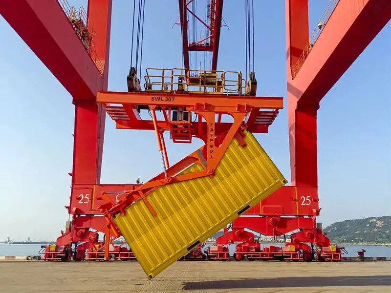 container spreader