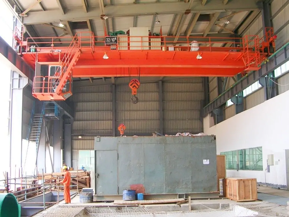 Overhead crane with crane hook block 
