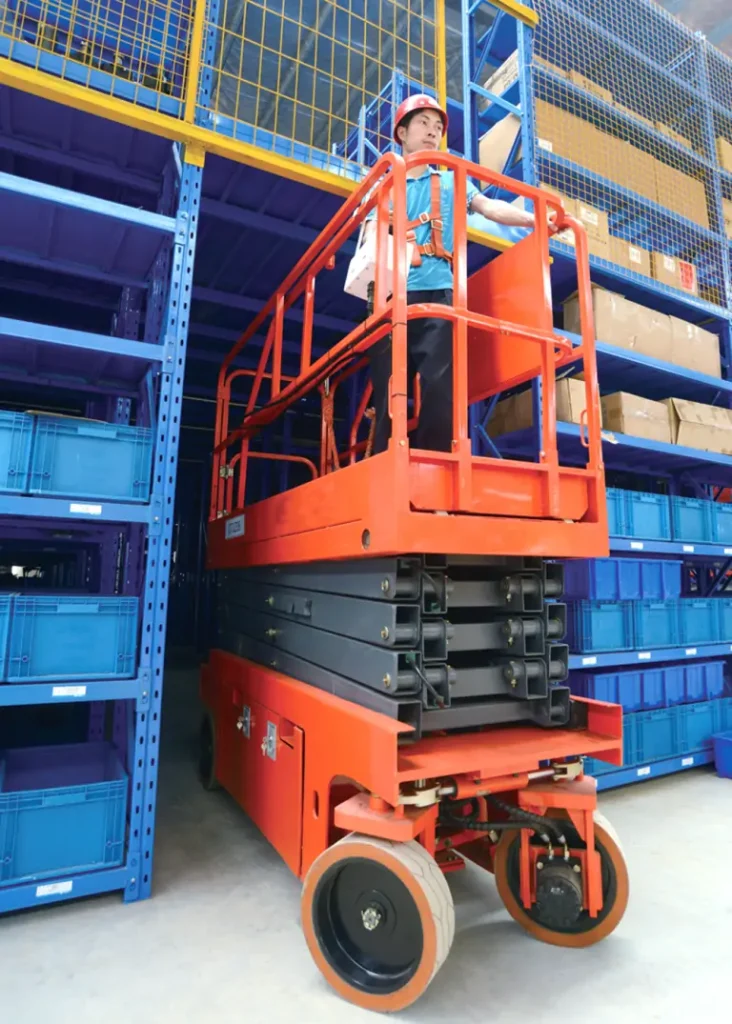 Self-Propelled Scissor Lift for  Warehouses
