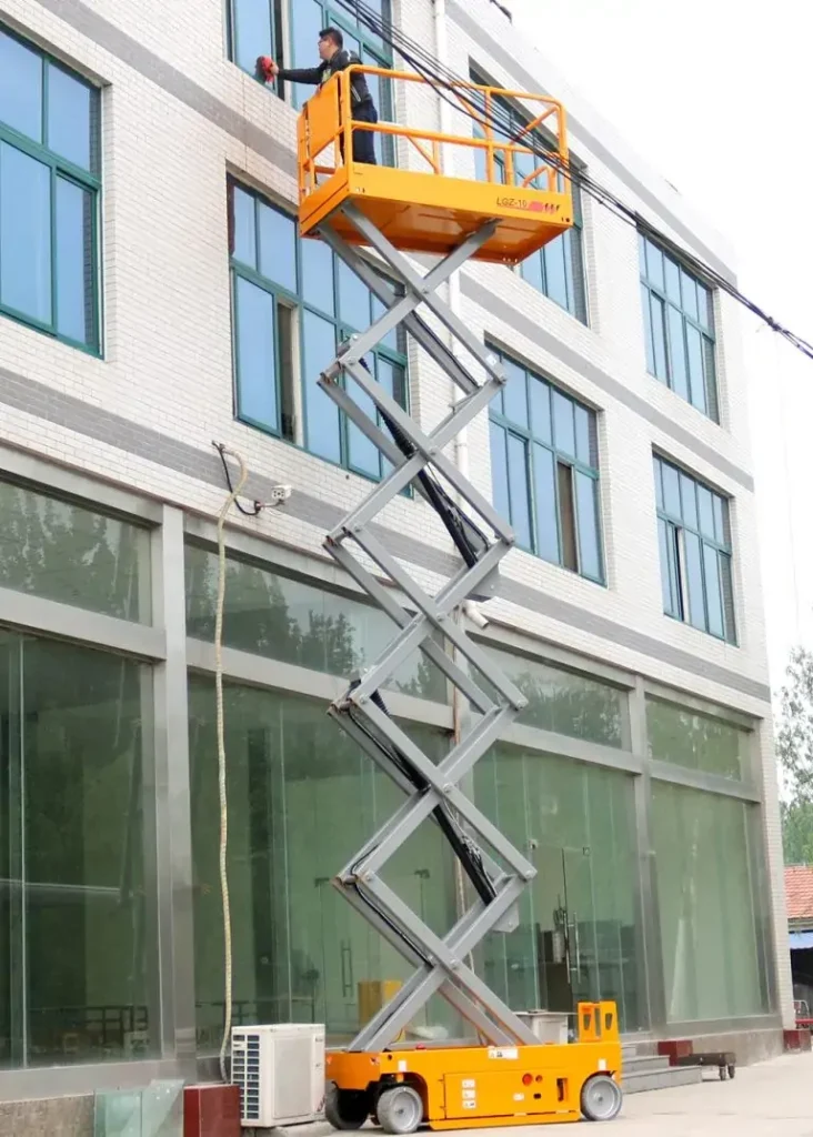 Self-Propelled Scissor Lift for Exterior Wall Cleaning