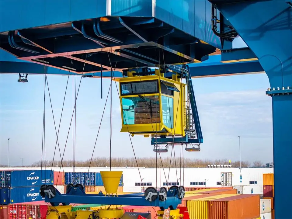 RMG crane operator