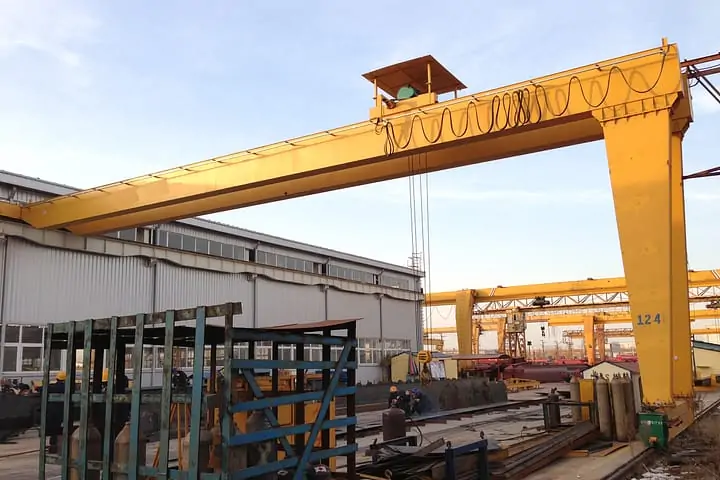 Semi-gantry-crane