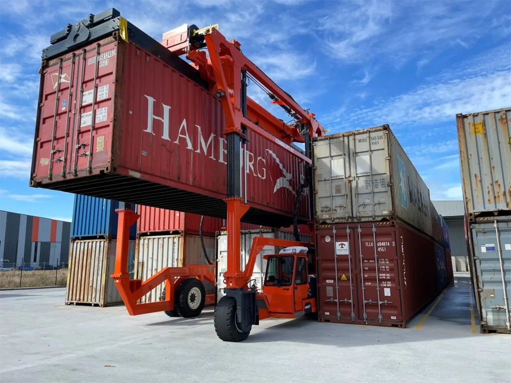 Container-Straddle-Carrier-Crane