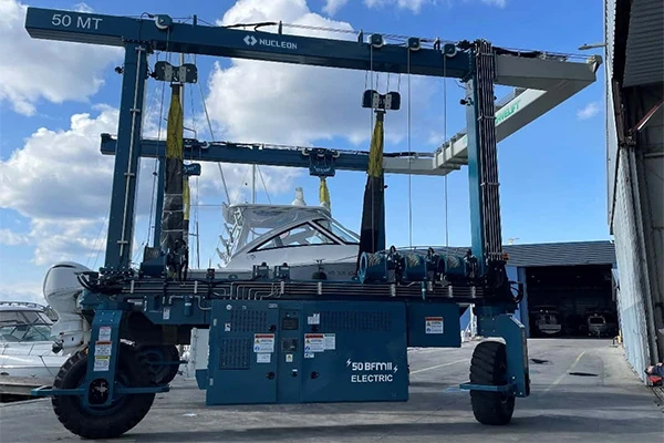 marine-travel-lift (3)
