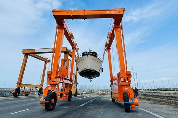 marine-travel-lift (7)