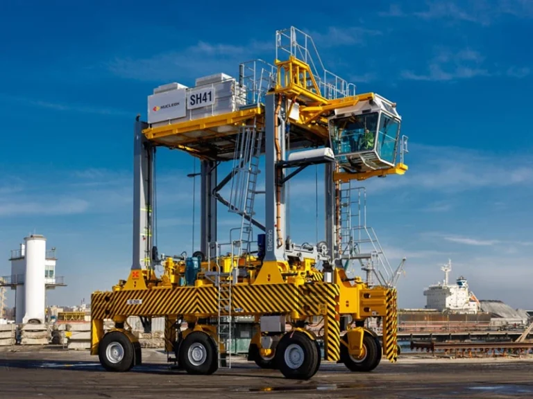 straddle-carrier (7)
