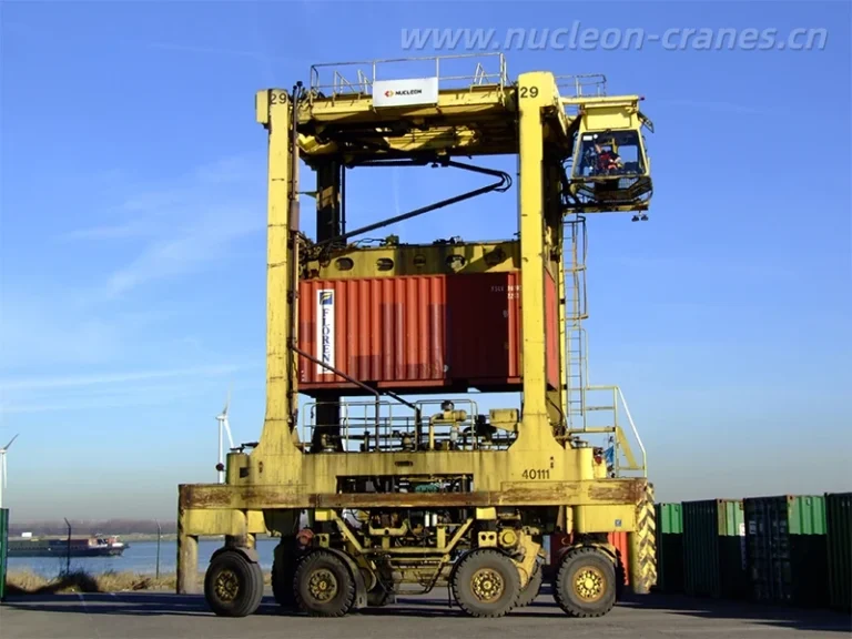 straddle-carrier (1)
