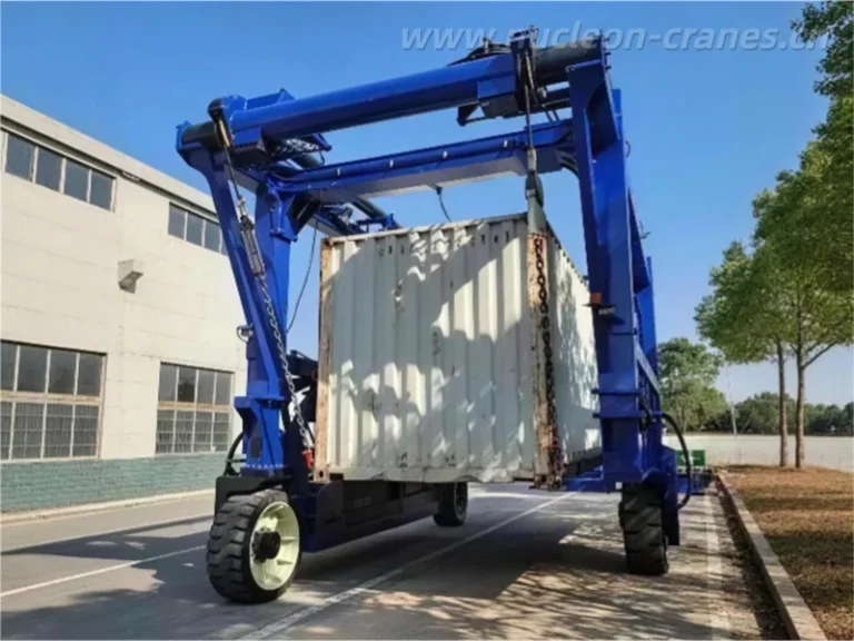 straddle-carrier (12)