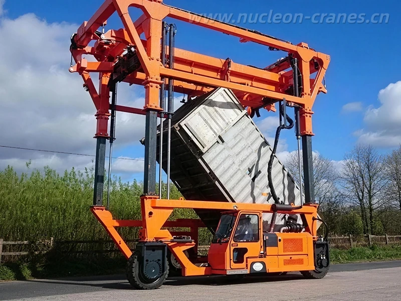 straddle-carrier (8)