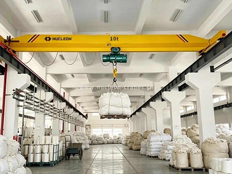10-ton-LD-single-girder-overhead-crane-installed-in-textile-factory-workshop (1)